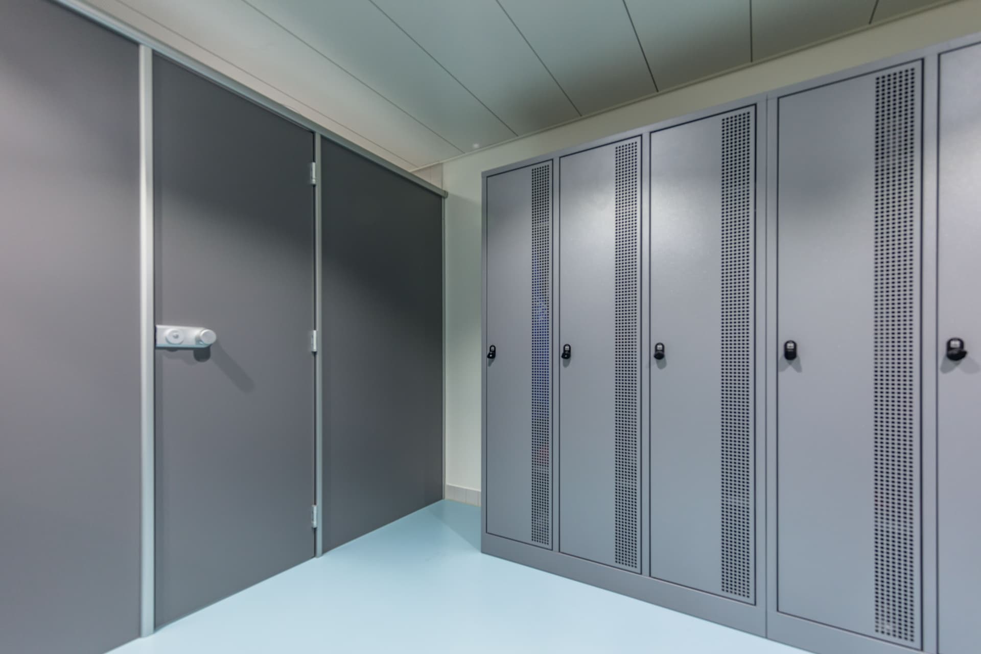 Schulhaus, Watt Garderobenschrank